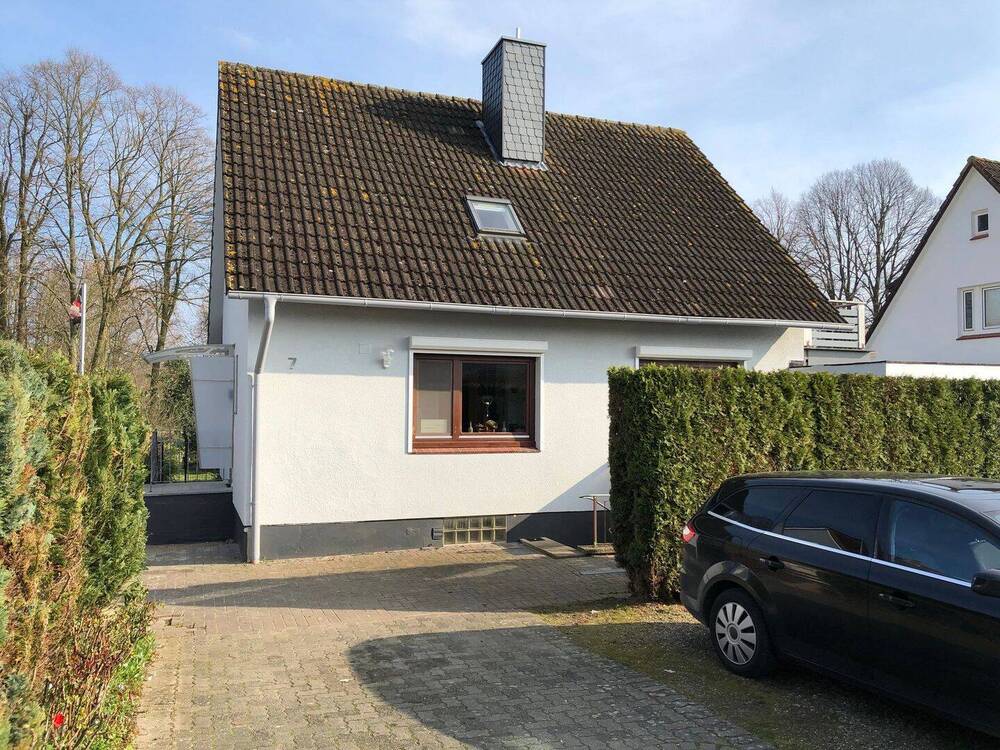 Thumbnail-Tolles Einfamilienhaus mit aktuell 3 Einheiten in ruhiger, strandnacher Lage!