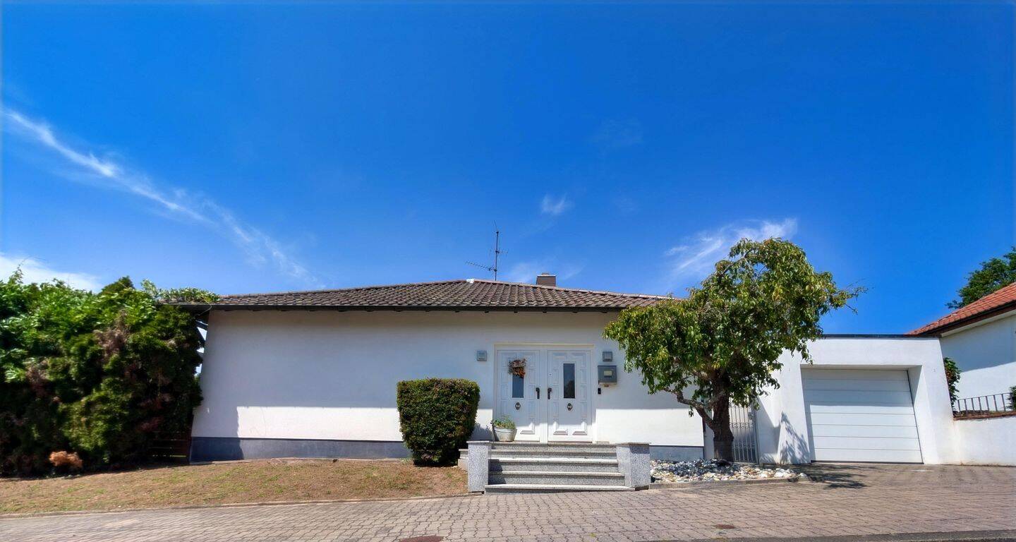 Thumbnail-Rarität in Bestlage: Ihr privates Refugium mit Traumgrundstück!