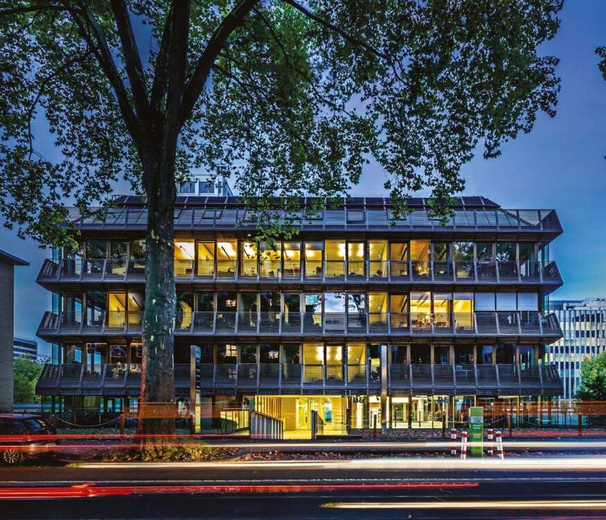 Thumbnail-Luxuriöses, lichtdurchflutetes Büro L im Düsseldorfer Modeviertel Kennedydamm