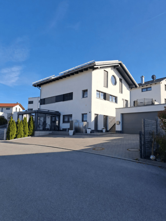 Thumbnail-Großzügiges Zweifamilienhaus in Geisenhause-Feldkirchen