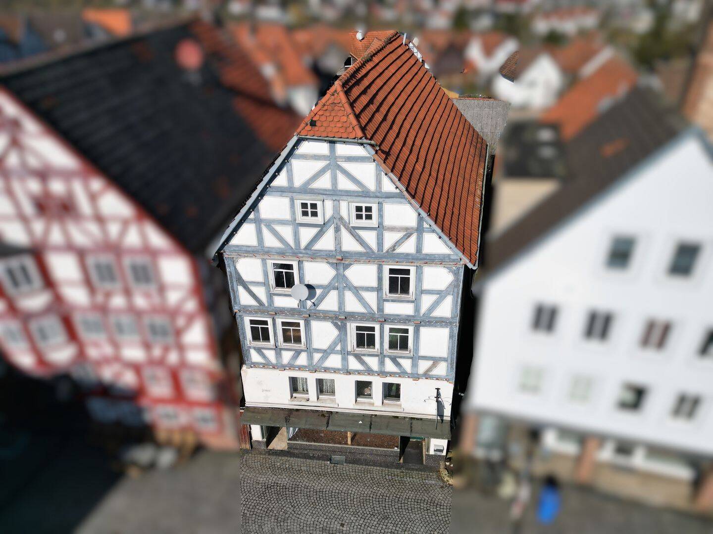 Thumbnail-Treysa! Fachwerkliebhaber und Handwerker gesucht! Wohn- und Geschäftshaus direkt am Marktplatz!