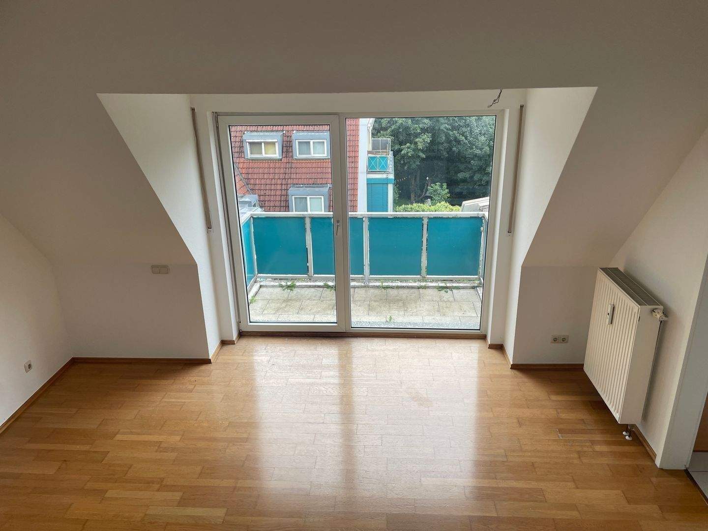 Thumbnail-2,5-Zimmer-Galeriewohnung mit Balkon, Einbauküche und Tiefgaragenstellplatz.