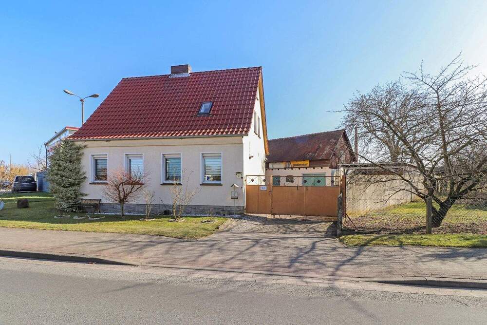 Thumbnail-Attraktives Einfamilienhaus mit großem Garten und Pool!