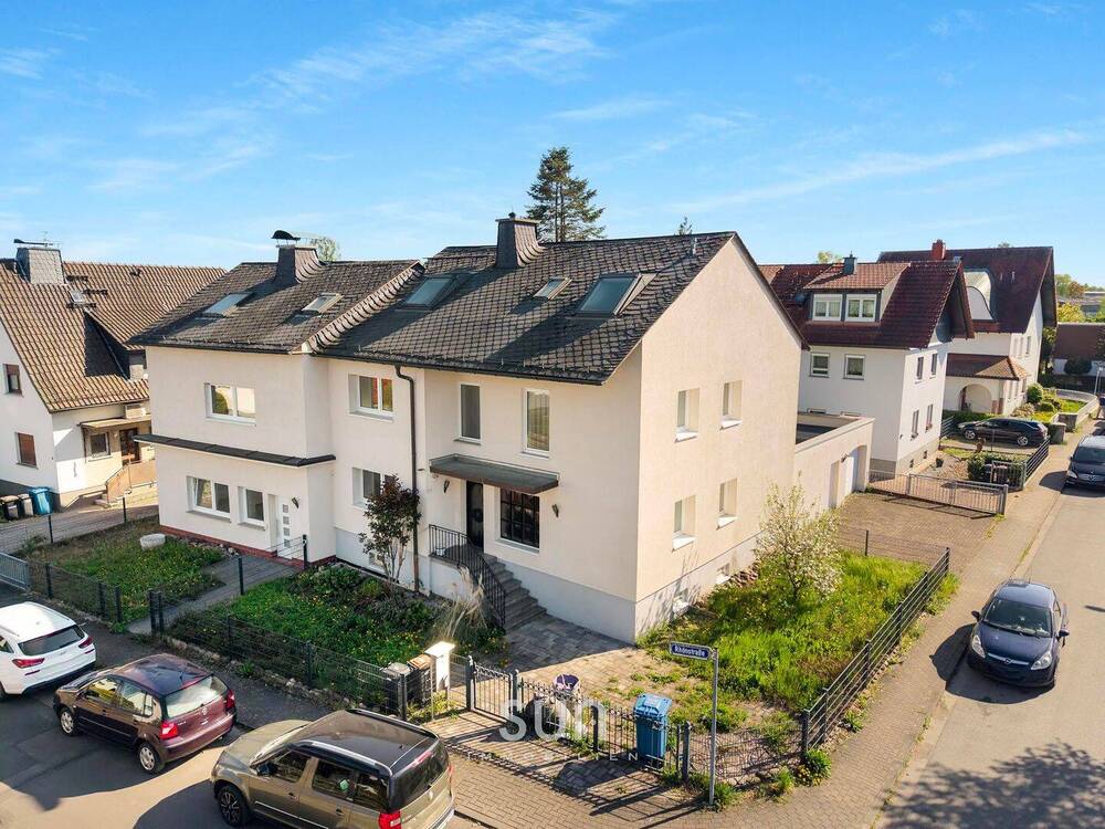 Thumbnail-**RAUMWUNDER IN RUHIGER LAGE** Freistehendes EFH mit 9 Zi. inkl. Garten und 4x Stellpl.
