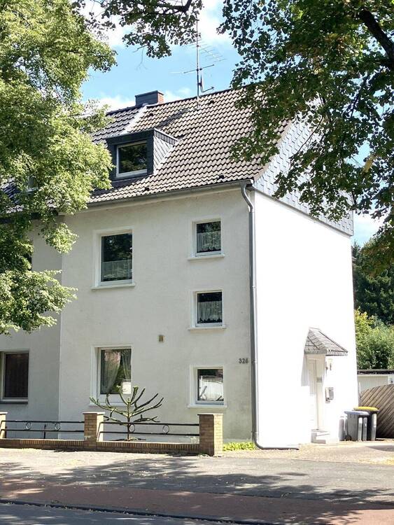 Thumbnail-DHH mit großem Grundstück mit Wellnesseinrichtungen, 3 Garagen, 3 Stellplätzen