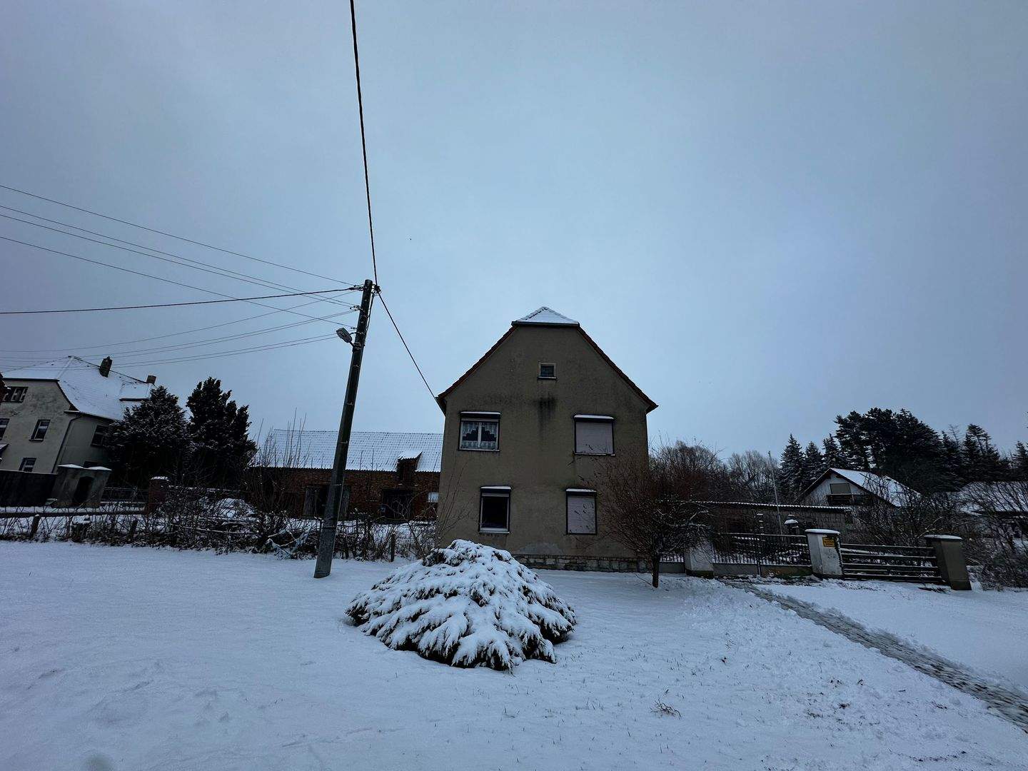 Thumbnail-+++ Sanierungsbedürftiges Einfamilienhaus mit schönem Grundstück +++