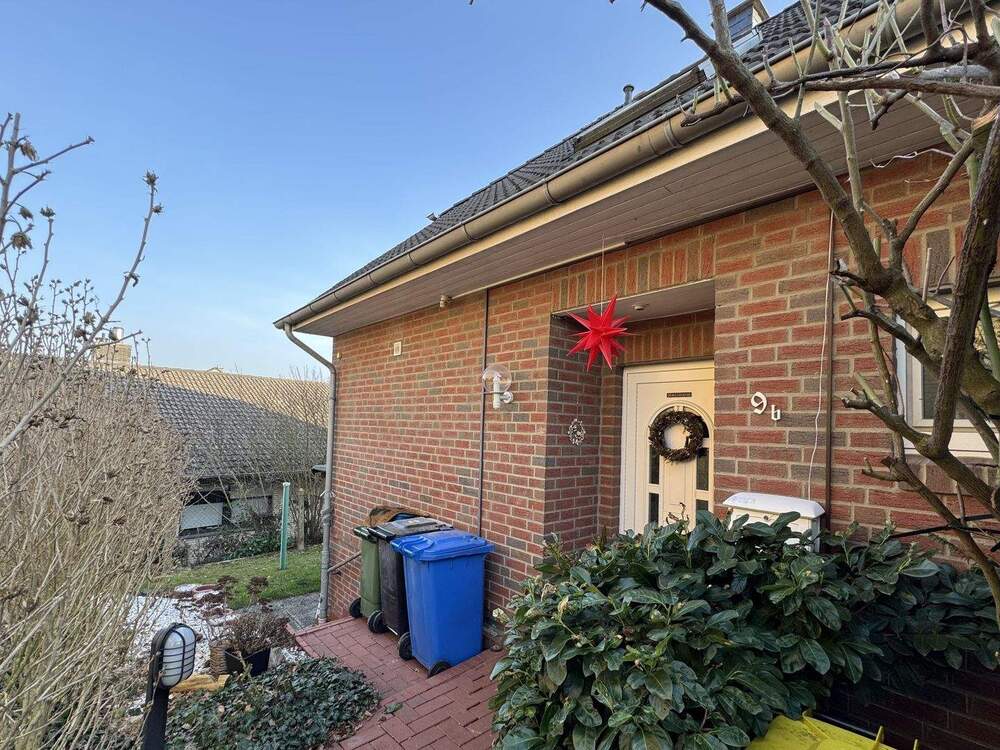 Thumbnail-Doppelhaushälfte abseits der Strasse mitten in Giesen