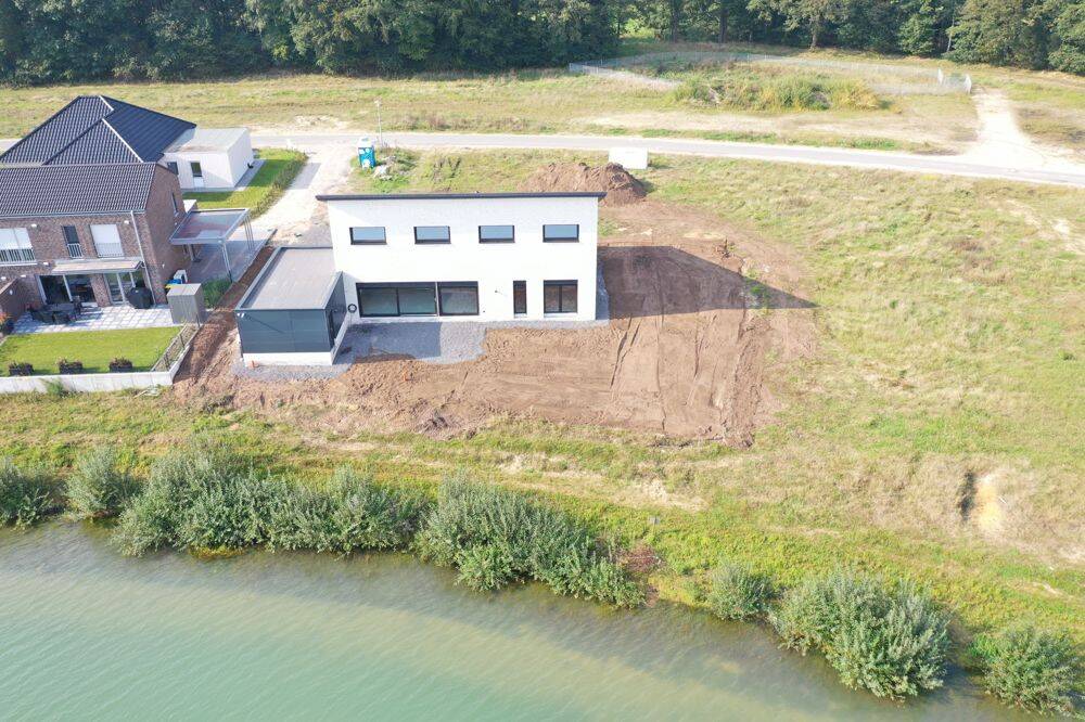 Thumbnail-Ebenerdiger hochwertiger Pultdach-Bungalow in einzigartiger Lage mit direktem Seeblick!