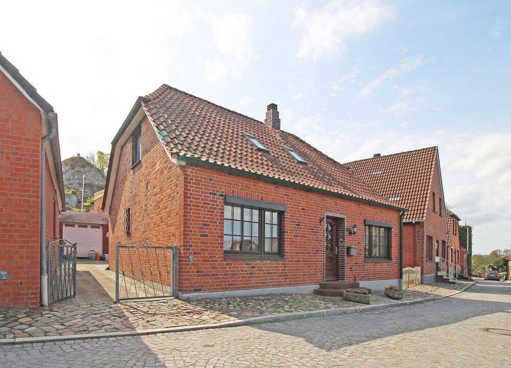 Thumbnail-Charmantes Einfamilienhaus mit Blick zum Kalkberg