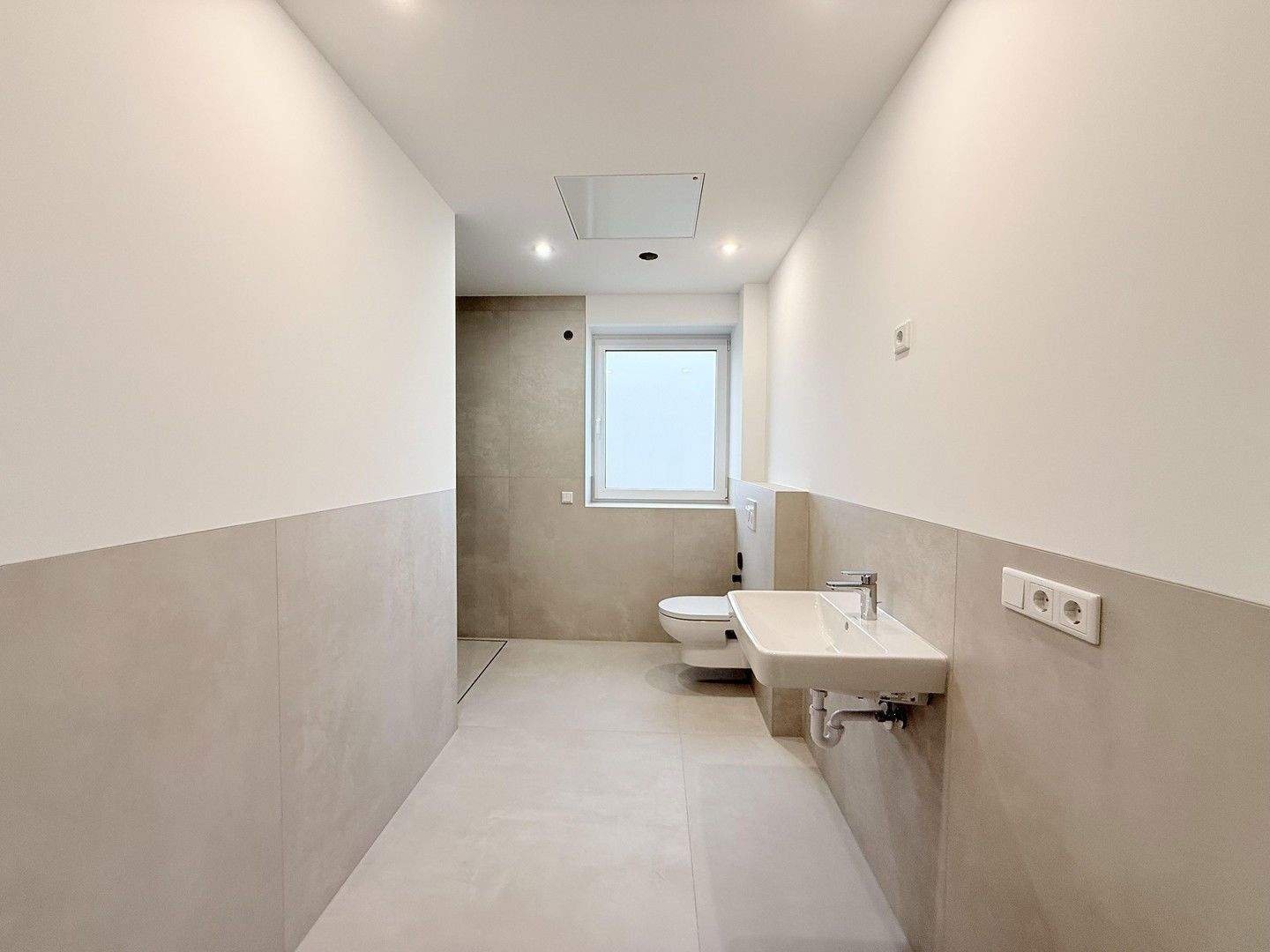 Thumbnail-?? Exklusive Neubau-DG-Wohnung mit Balkon - Pauschalmiete | KfW40 QNG