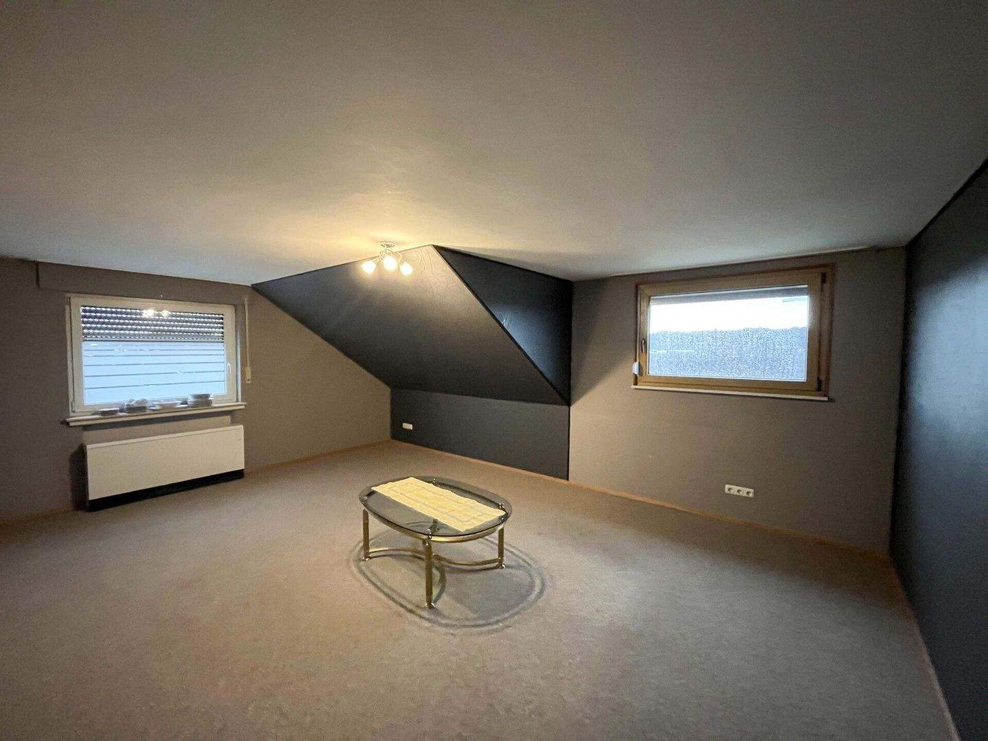 Thumbnail-Gemütliche 2-Zimmer-Dachgeschosswohnung mit EBK, Balkon u.v.m.!