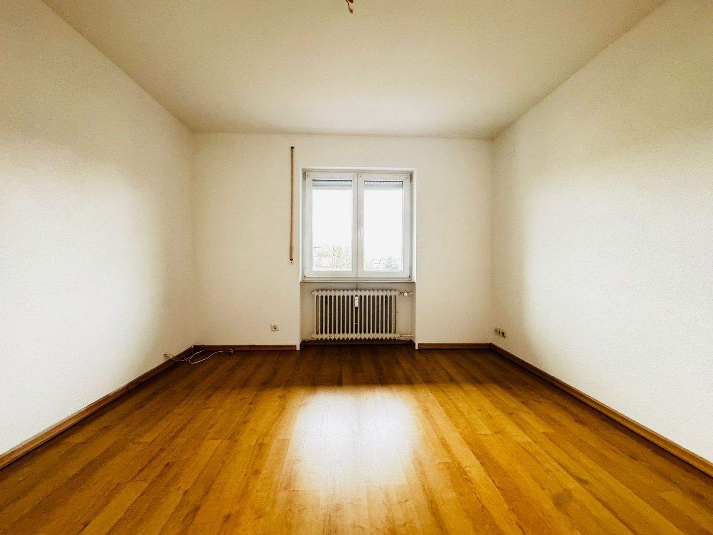 Thumbnail-Familienfreundliche 4-Zimmer-Wohnung mit Balkon, Garage & eigenem Garten