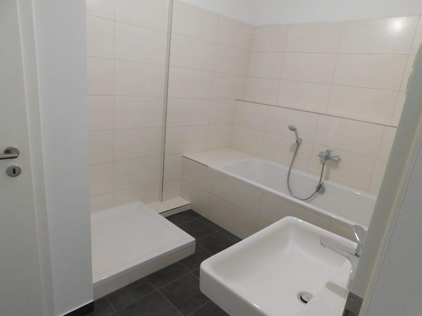 Thumbnail-Beelitz - sehr repräsentatives, saniertes, Wohn-Geschäftshaus mit Potential durch Erstvermietung der 2 Wohnungen