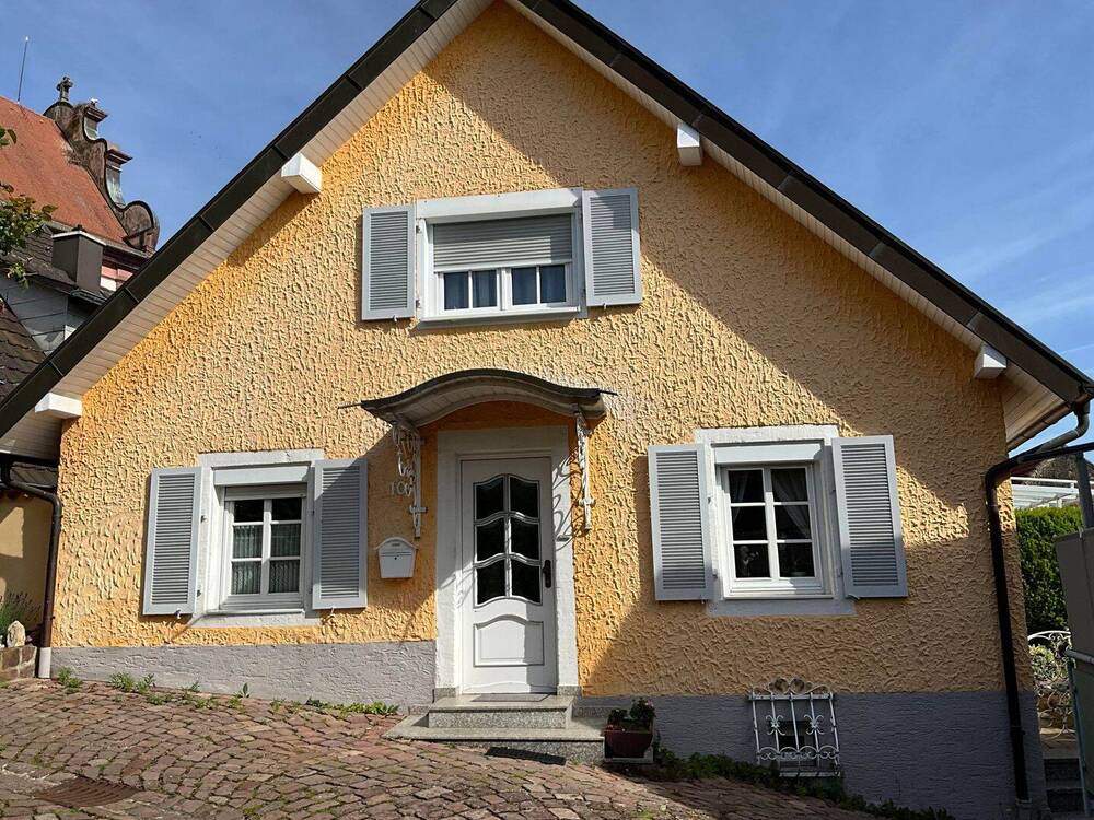 Thumbnail-Schönes Einfamilienhaus mit Garage und kleinem Garten im historischen Altstadtkern von Ettenheim