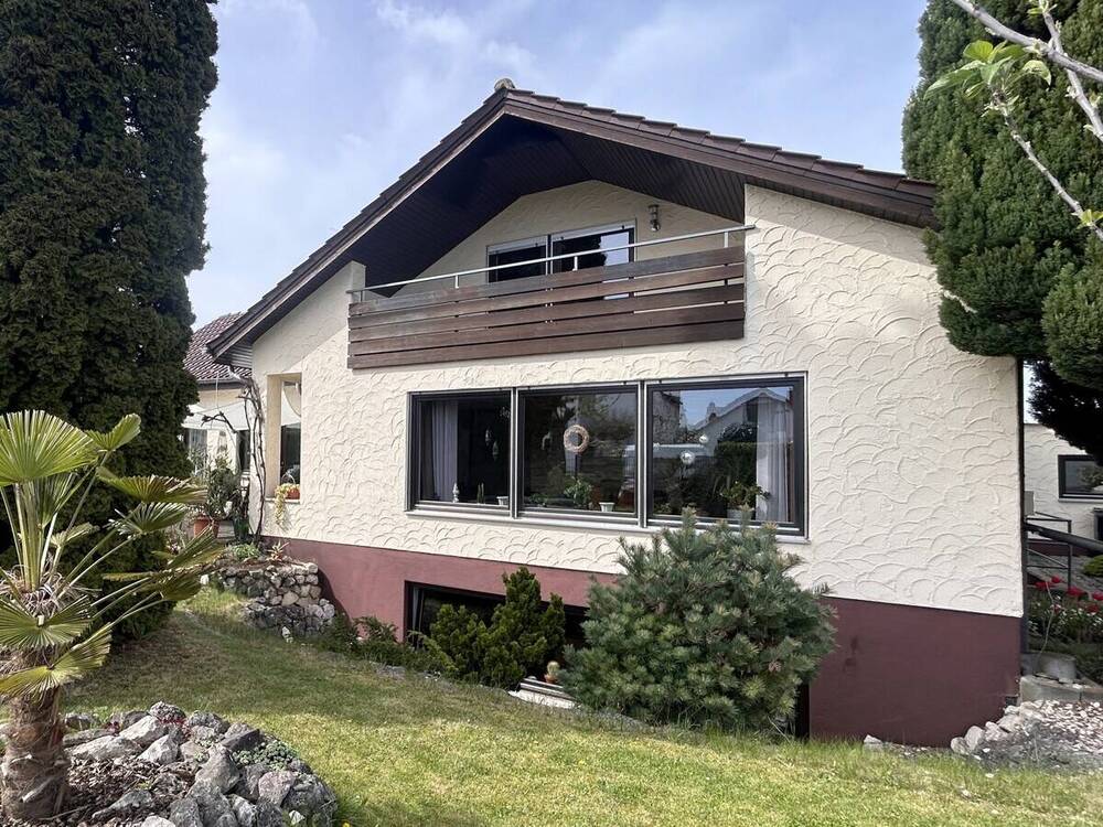 Thumbnail-Großzügiges Wohnhaus mit Bungalow-Charakter, Garten-Idylle und großer Garage