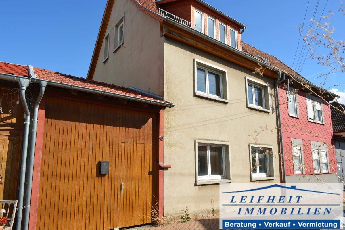 Thumbnail-Doppelhaushälfte mit Zufahrt und Garten