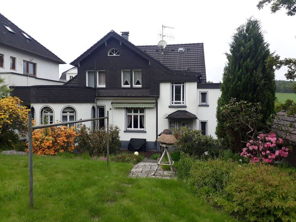 Thumbnail-Ein - Zweifamilienhaus mit Handlungsbedarf zwischen Halver und Lüdenscheid