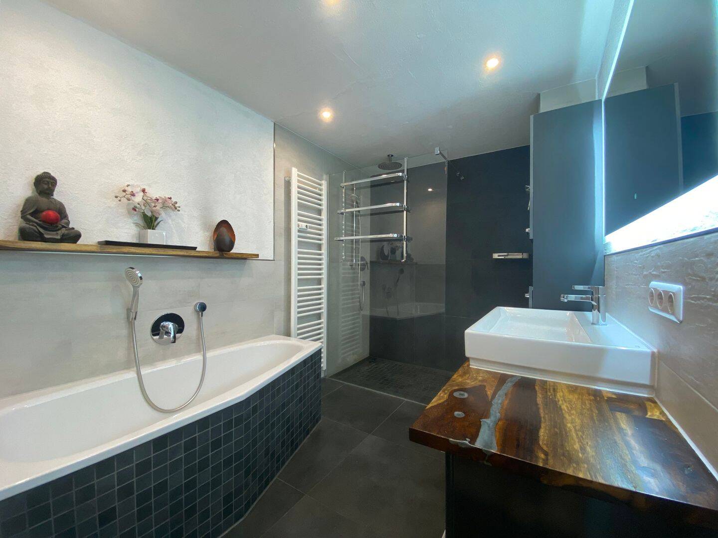 Thumbnail-Luxuriös & Modern - 86?m² Wohnkomfort mit EBK & Tiefgaragenstellplatz