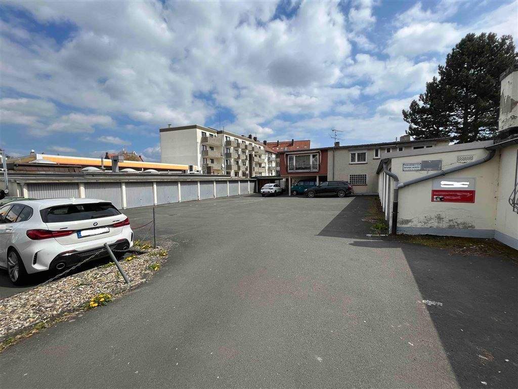 Thumbnail-Bad Wilhelmshöhe! Bebautes Grundstück mit 17 Garagen, Wohnhaus und Gewerbeeinheit