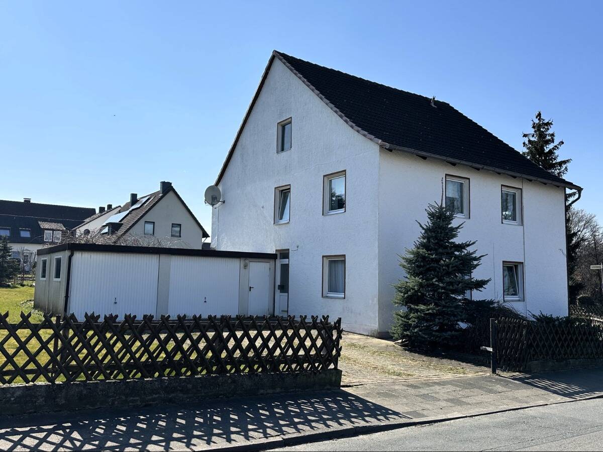 Thumbnail-Ein- bis Zweifamilienhaus mit großem Potenzial - Ideal für Familien und Mehrgenerationen-Wohnen