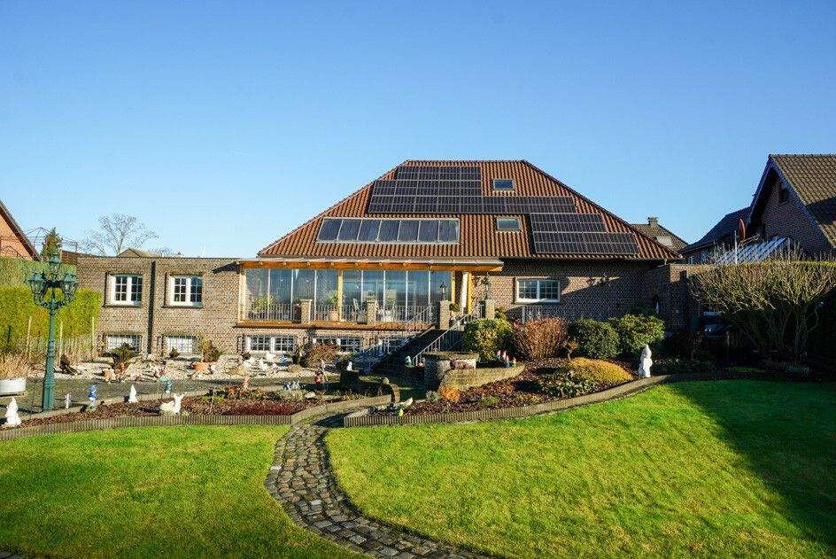 Thumbnail-Kerken-Eyll: Hochwertiges Zweifamilienhaus in schöner Lage mit Traumgrundstück