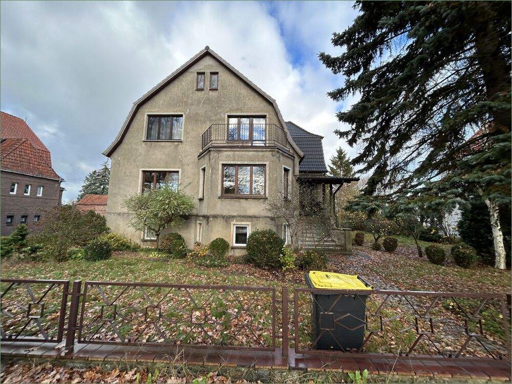 Thumbnail-Einfamilienhaus mit Altbau-Charme und 3 Garagen - sofort verfügbar