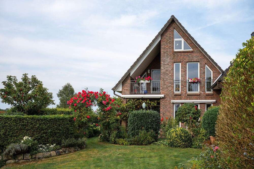Thumbnail-Einziehen und Wohlfühlen: liebevoll gepflegtes Einfamilienhaus in ländlicher Lage