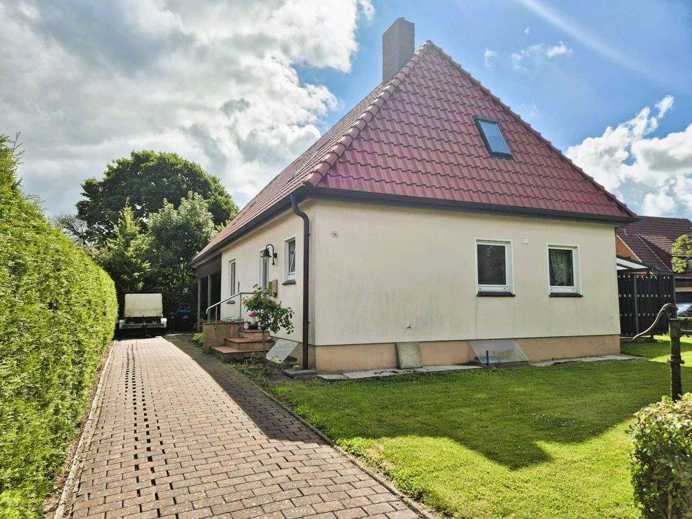 Thumbnail-Großes, Saniertes Einfamilienhaus mit Garage in Butjadingen-Stollhamm