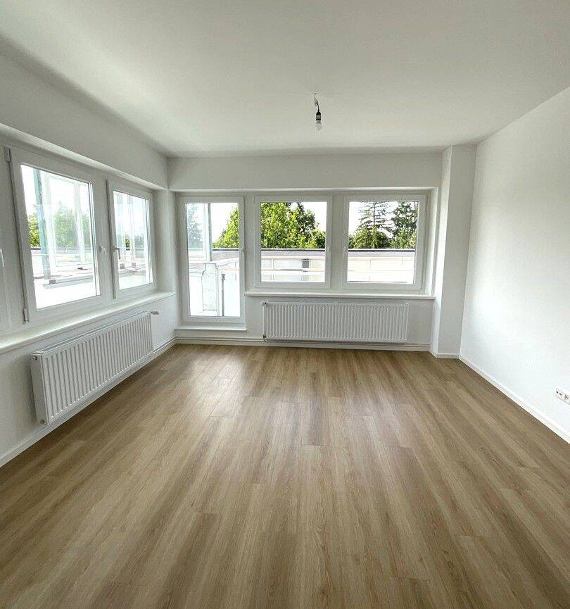 Thumbnail-Sanierte Singlewohnung mit Balkon, direkt am Eidelstedter Platz!