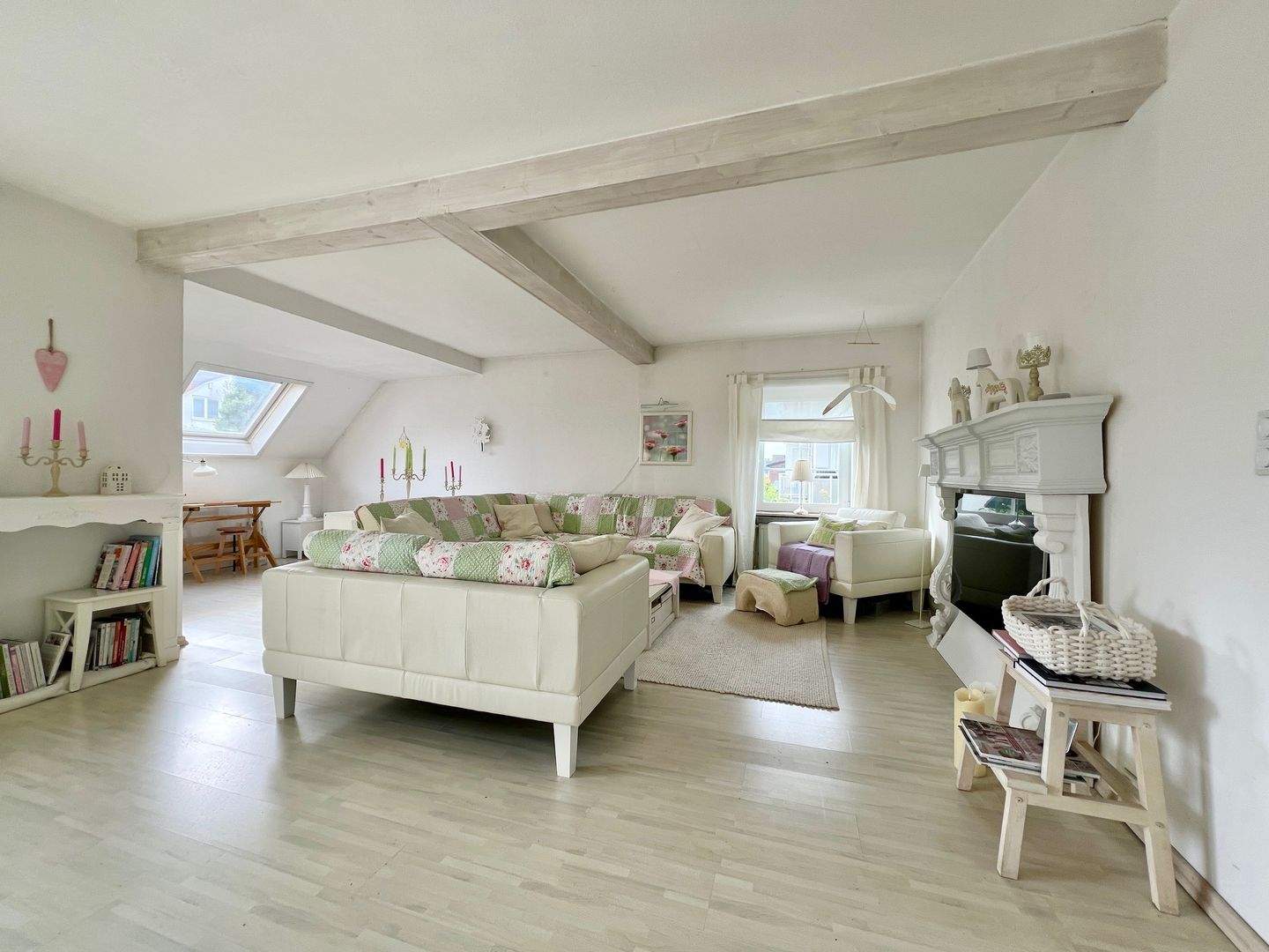 Thumbnail-Lichtdurchflutete Wohnung mit viel Platz (zus. im DG) und Sonnenloggien