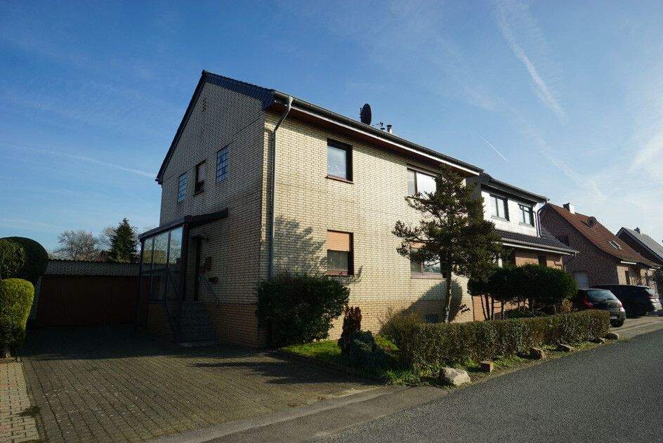 Thumbnail-Kevelaer: Großzügige Doppelhaushälfte am Stadtrand