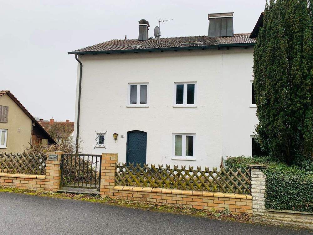 Thumbnail-Teilrenoviertes MFH mit 3 WHg in zentraler Lage