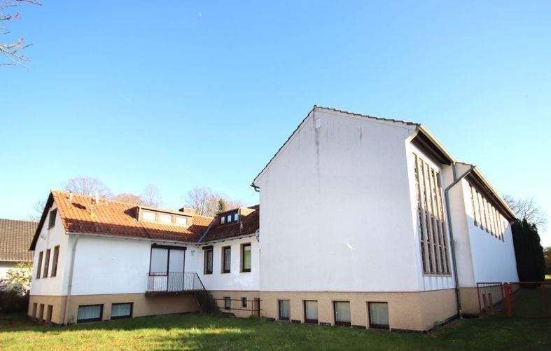 Thumbnail-Wohnhaus mit Kirchengebäude und herrlichem Grundstück, Stellplätze, zur gewerblichen oder privaten Nutzung, Meißner-Abterode