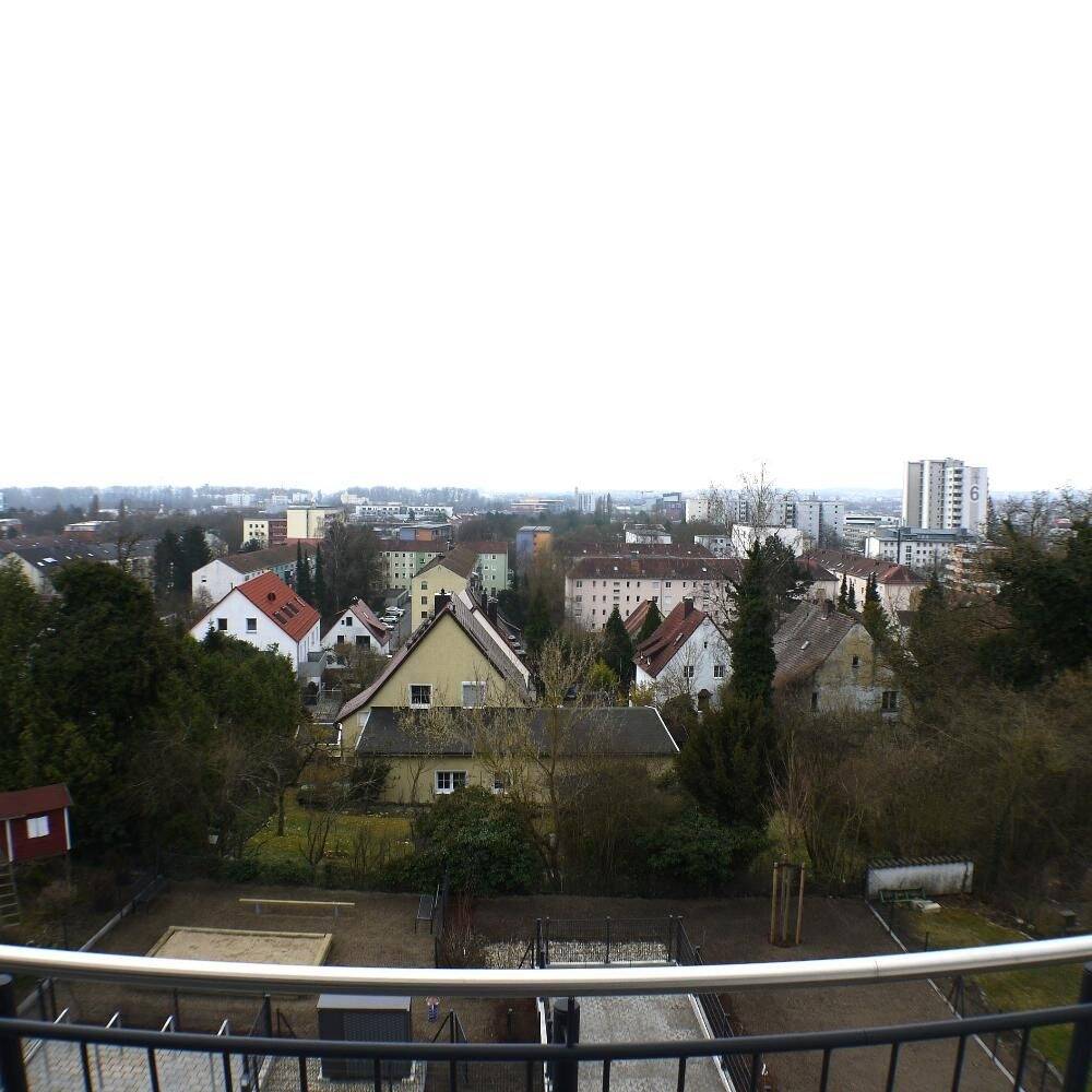 Thumbnail-Hereinspaziert! Einmalige Gelegenheit ! Dachgeschosswohnung mit unverbaubaren Blick über ganz Regensburg. Bezugsfertig!