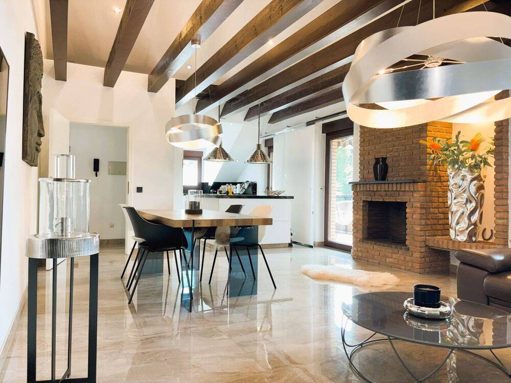 Thumbnail-Kernsanierte Dachgeschosswohnung mit Kamin, Luxusbad & Balkon