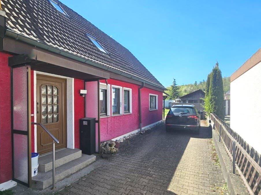 Thumbnail-Saniertes Doppelhaus mit schönem Garten in sonniger Lage von Mergelstetten