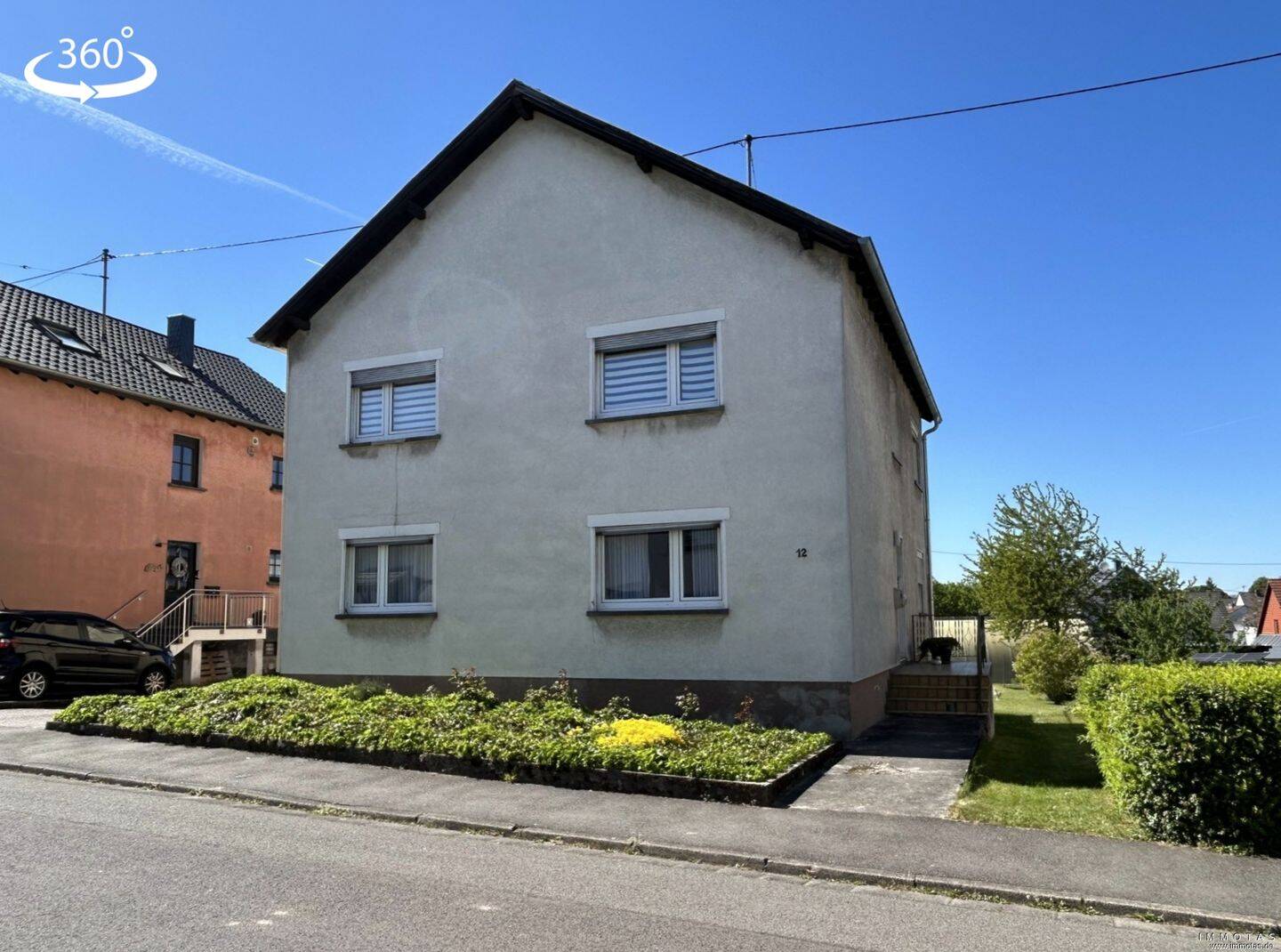 Thumbnail-Geräumiges Zweifamilienhaus mit Garten und Garage - bezugsfrei