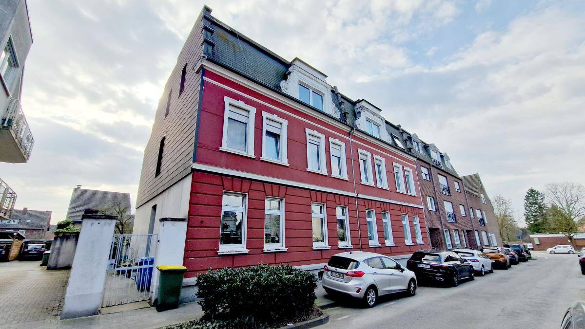 Thumbnail-Altbaucharme & Entwicklungspotenzial - Dreifamilienhaus mit freier Einheit