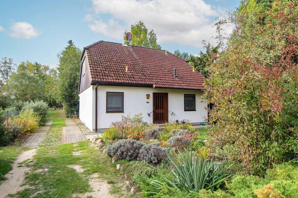Thumbnail-Charmantes Einfamilienhaus mit großem Grundstück und separatem Bungalow in Angern
