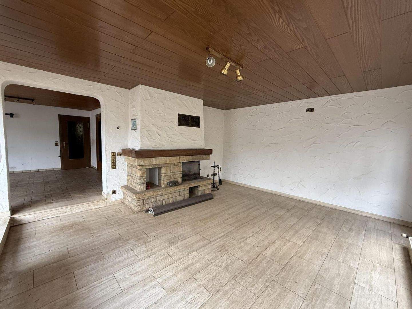 Thumbnail-Großzügiges Zweifamilienhaus mit Einliegerwohnung in Aichtal - Sanierungsobjekt mit viel Potenzial