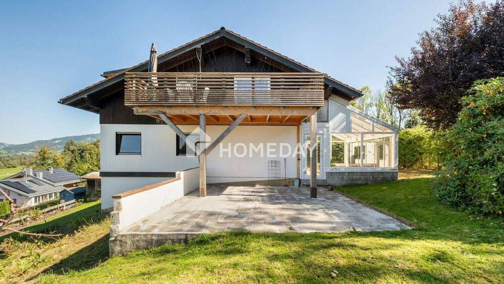 Thumbnail-Großzügiges Wohnen mit Weitblick - Lichtdurchflutete 5-Zimmer-Wohnung in Zweiparteienhaus