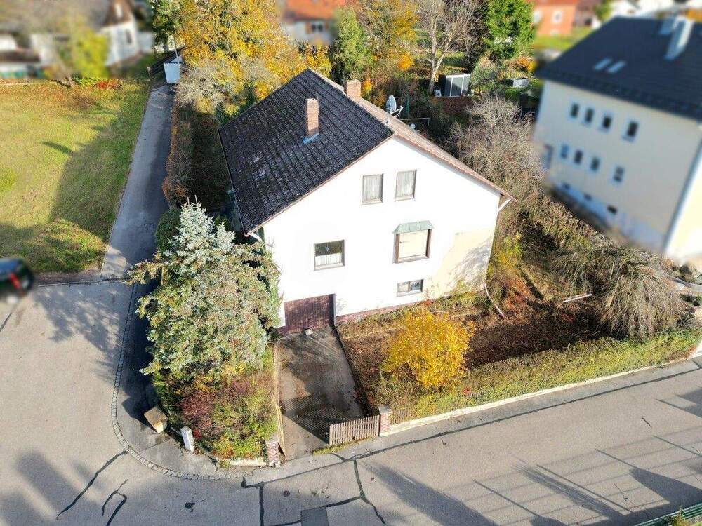 Thumbnail-| Haus mit Entwicklungspotenzial | Einfamilienhaus mit großzügigem Grundstück und Ausbaureserve