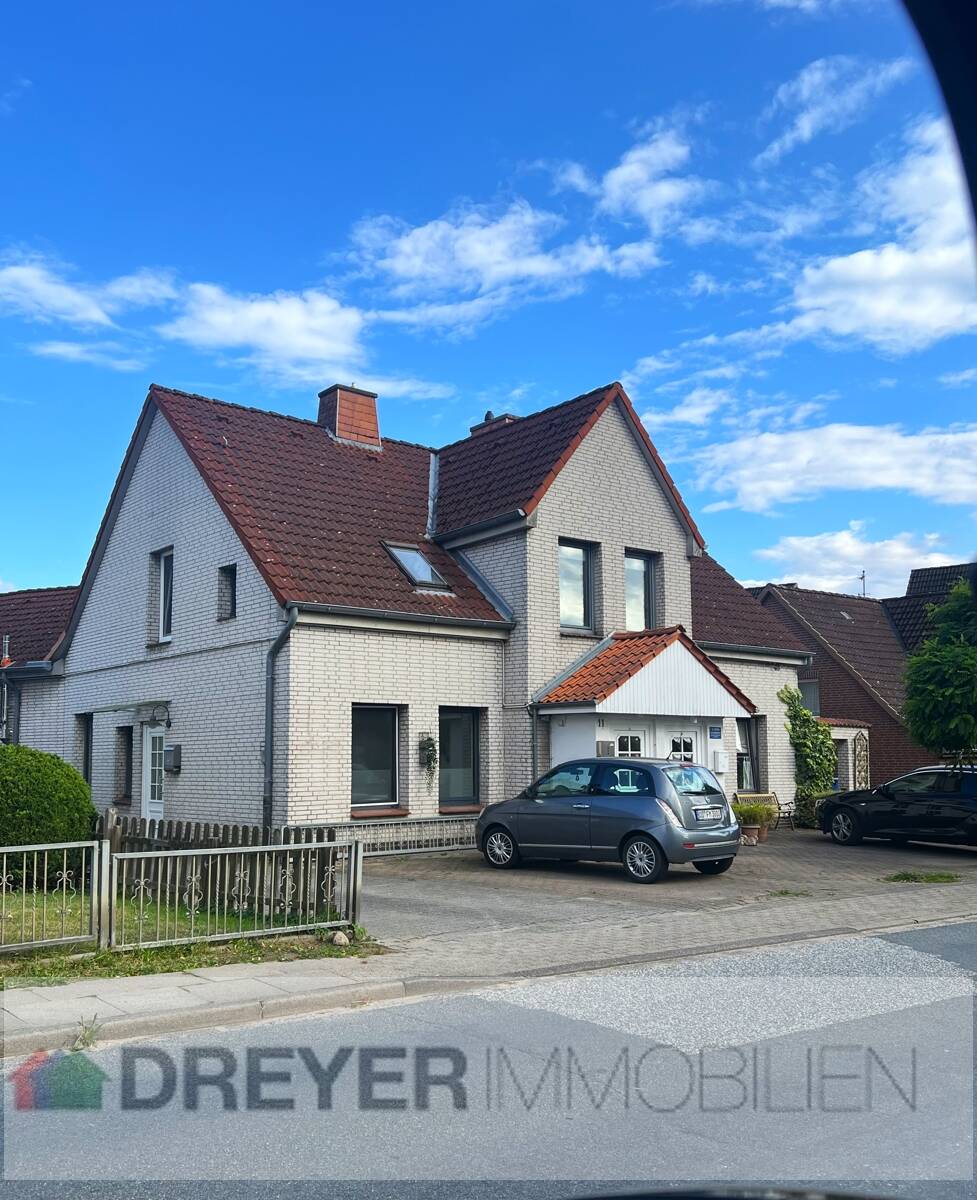 Thumbnail-Mehrfamilienhaus mit 9 Einheiten, Garten, Stellplätzen und Garagen