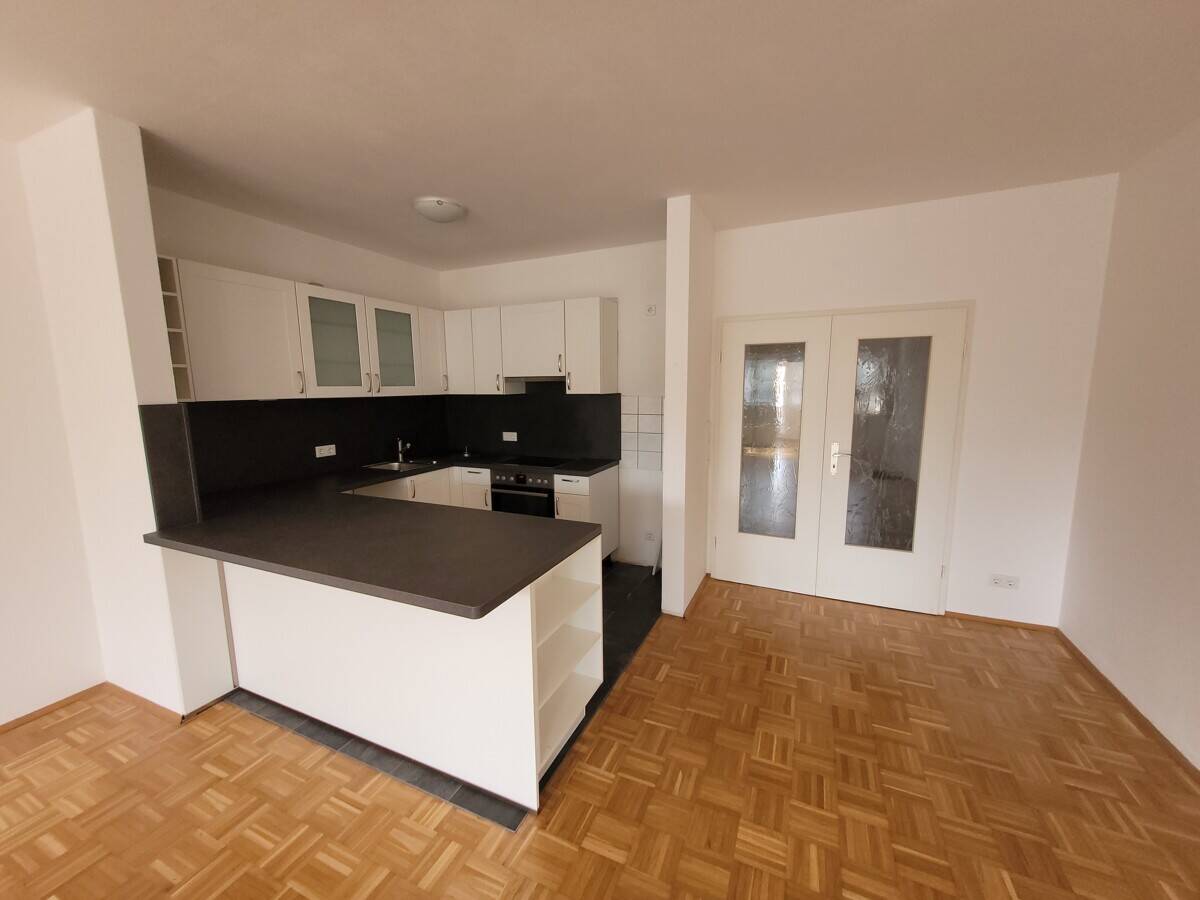 Thumbnail-Attraktive 2-Zi.- Wohnung mit Balkon, moderner Küche und Stellplatz im Herzen von Hamburg-Rahlstedt