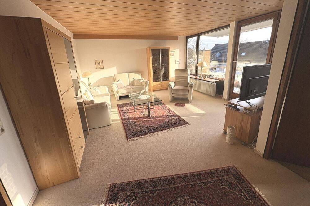 Thumbnail-Großzügige 3 ½-Zimmer-Wohnung mit Südbalkon und Stellplatz