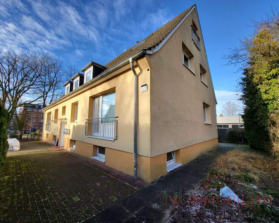 Thumbnail-Lukratives Mehrfamilienhaus mit 4 gepflegten Eigentumswohnungen & 4 Garagen voll vermietet