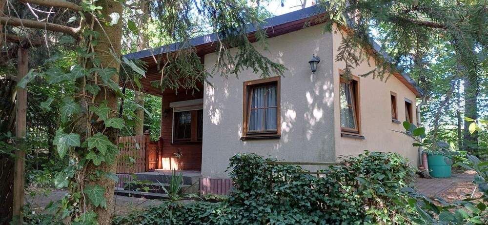 Thumbnail-Idyllisch gelegenes Freizeit- Wochenend- Waldgrundstück mit Bungalow in ruhiger Randlage von Zeulenroda-Triebes zu verkaufen