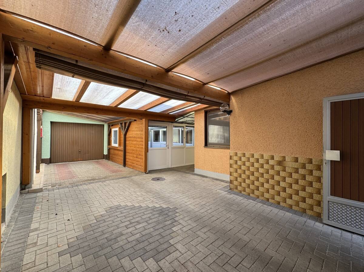 Große Garageneinfahrt