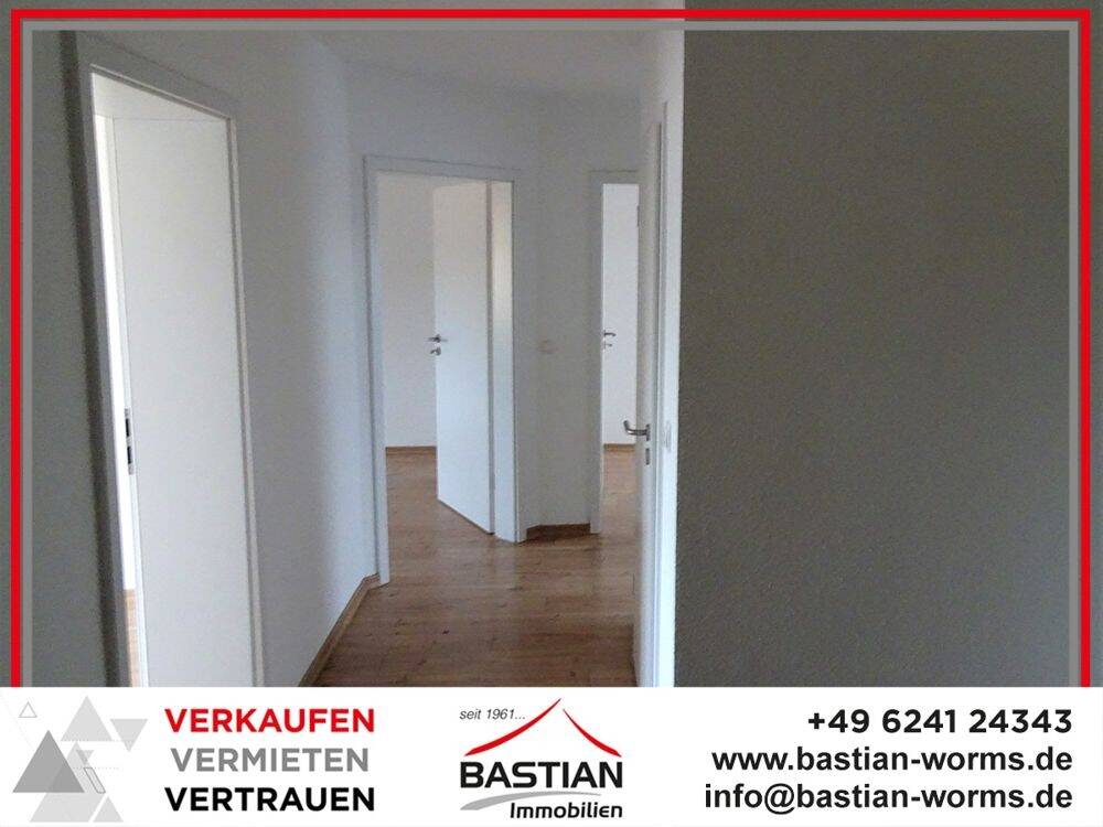 Thumbnail-Voll schräg: Dachgeschoss - 3 12 Zimmer - renovierter Altbau - Garage - Zentrumslage!