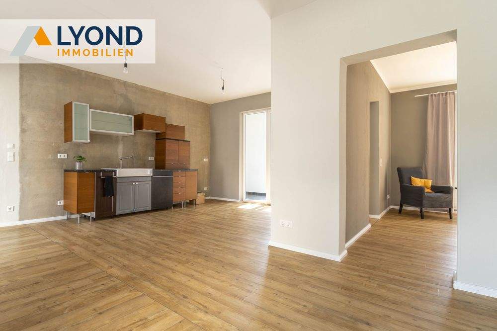 Thumbnail-Exklusive 4-Zimmer-Wohnung am Markt in Gera - stilvoll modernisiert mit Loggia und Aufzug